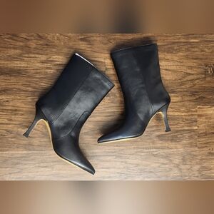 NWOT Lisa Vicky Arthaul-V Black Sheep Nappa Leather Heeled Bootie  9.5